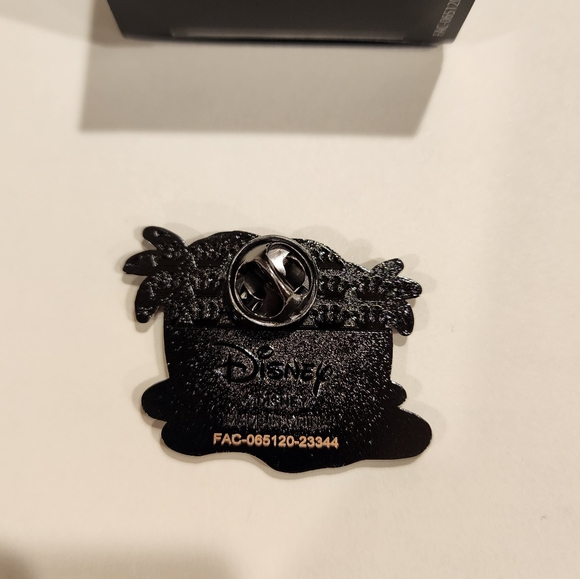 Loungefly Disney Mickey & Friends Daisy Sunset Beach Blind Box Pin Opened - Picture 7 of 11